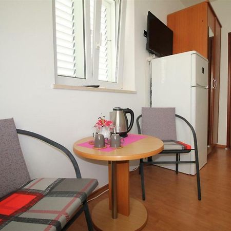 Private Accommodation Carevic Dubrovnik Exterior photo