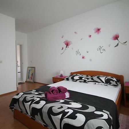 Private Accommodation Carevic Dubrovnik Exterior photo
