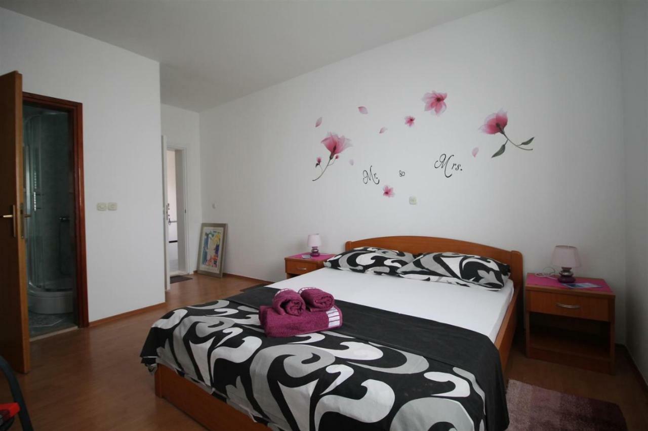 Private Accommodation Carevic Dubrovnik Exterior photo